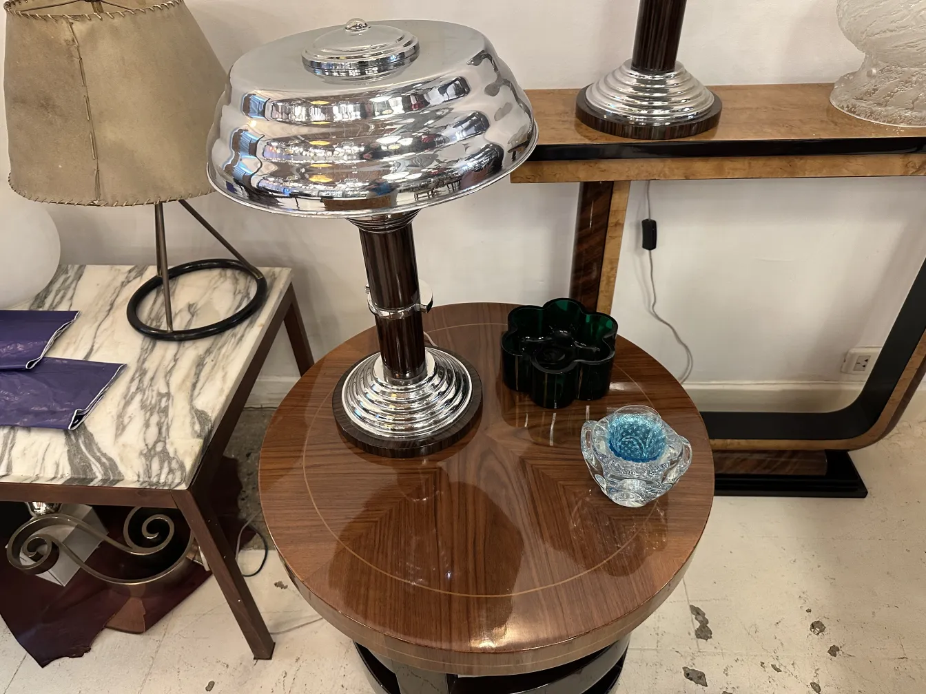عرض جوي لزجاج مورانو القديم بألوان زرقاء