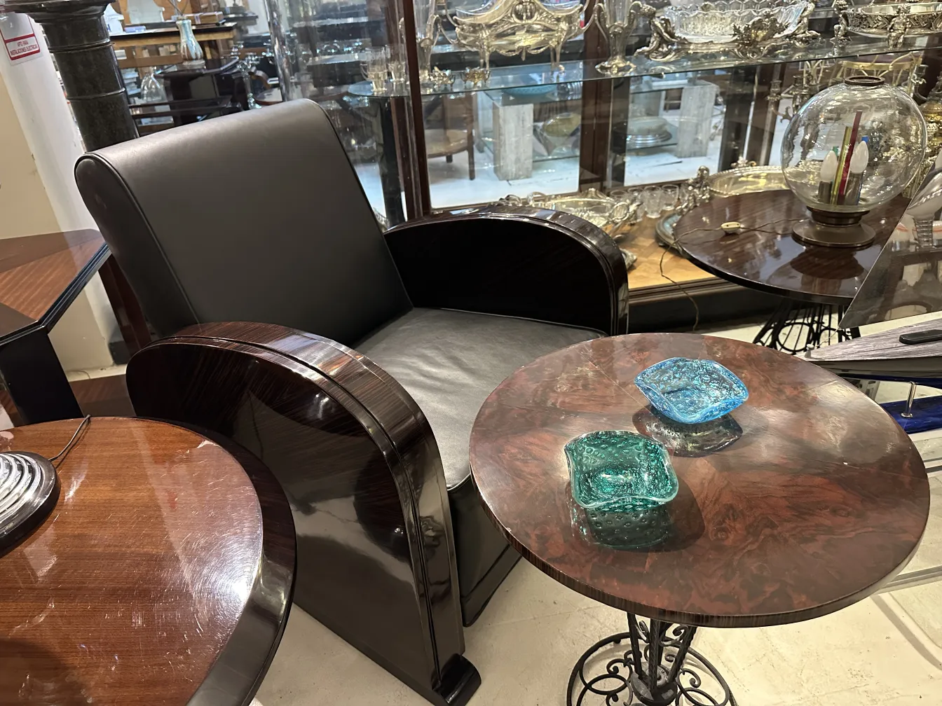 antigo cristal de murano em tom azul com detalhes prateados, elegante e decorativo