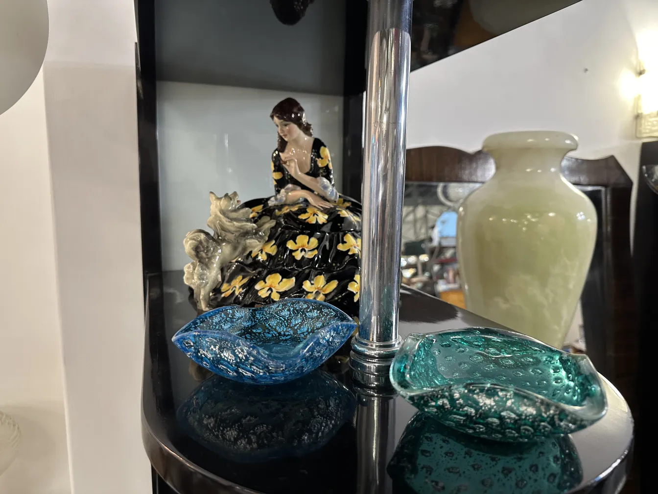 古いムラーノガラスの緑の作品、泡入り