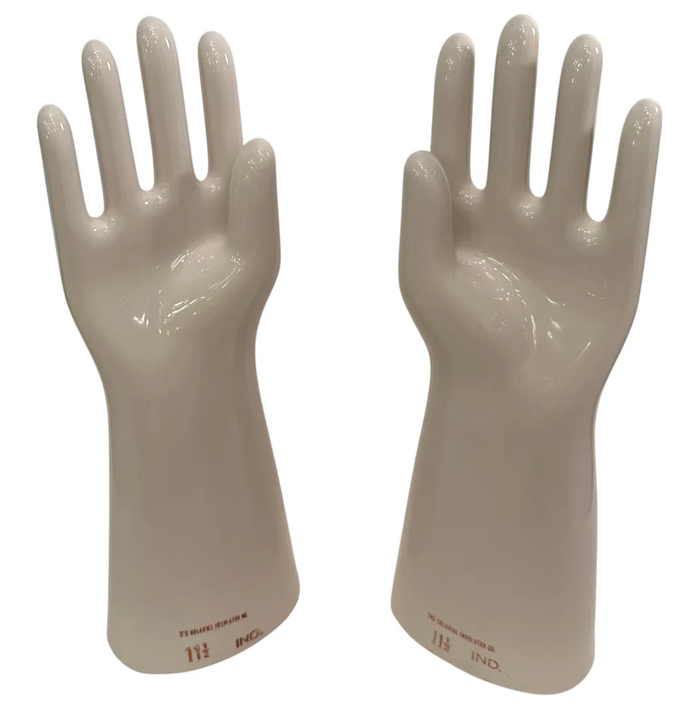 mani in ceramica in posa naturale, dettagli fini, antichità