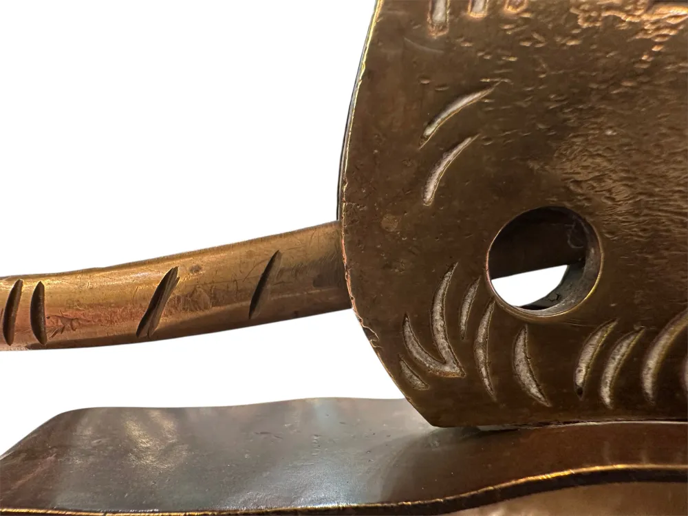 Coupe-cigare ancien avec base ronde et design de chat