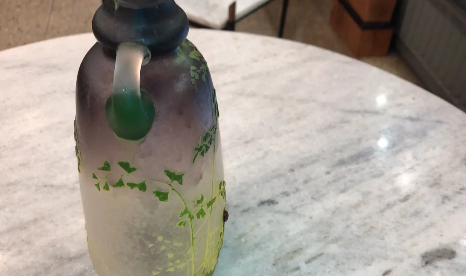 Antique jar with green leaf design and red accents, Muller frères Lunèville
