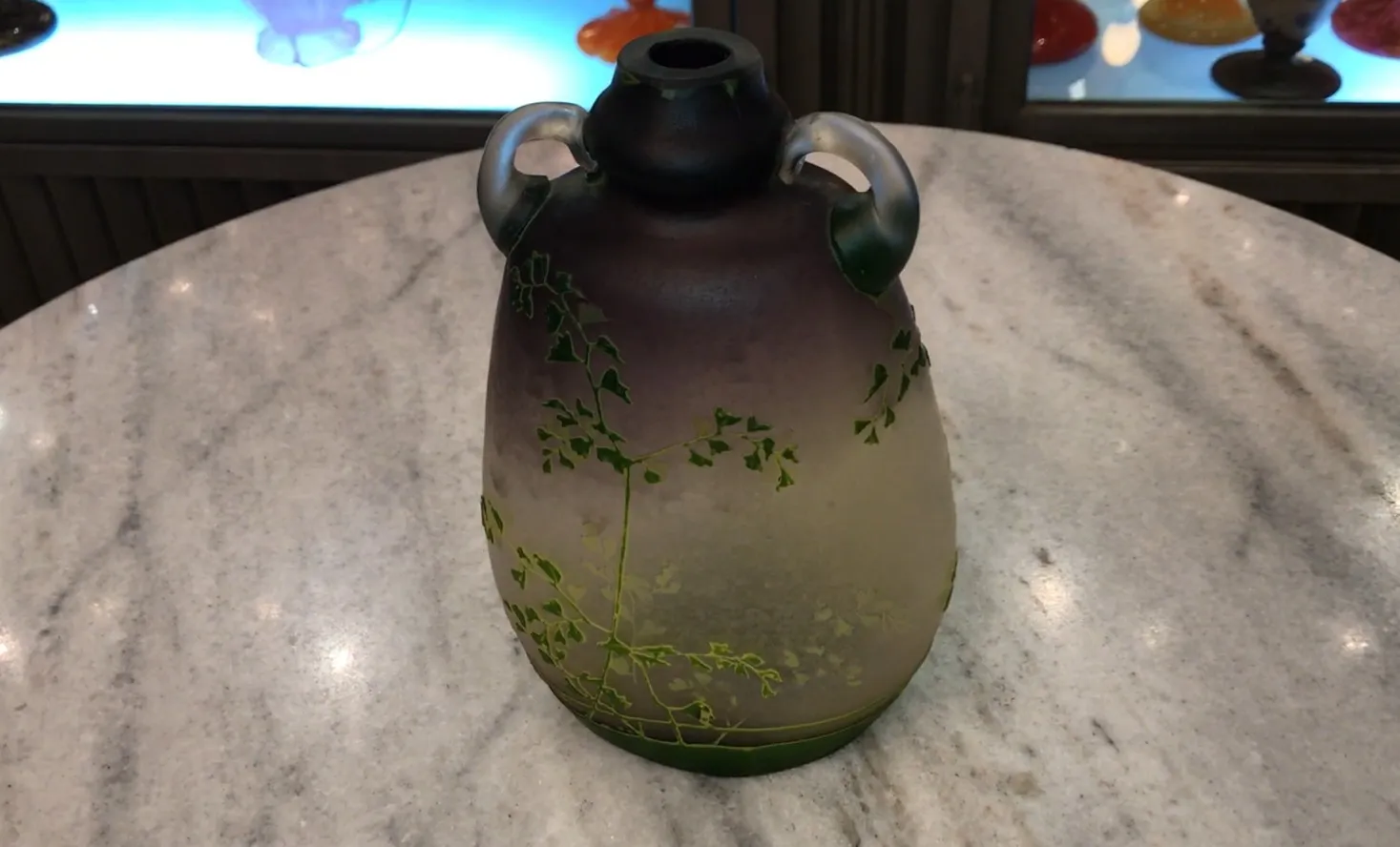Antique jar with green leaf design and red accents, Muller frères Lunèville