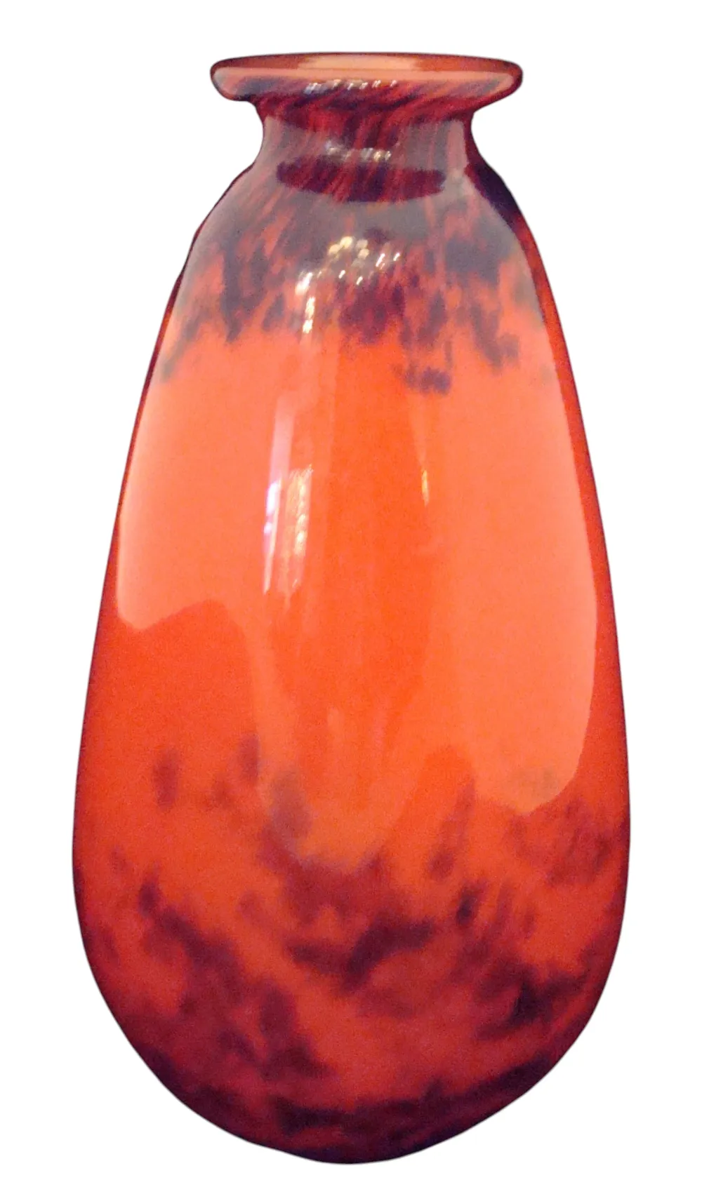 Antikes Glas mit Unterschrift von Muller Freres, elegante Form, lebendige Farben.