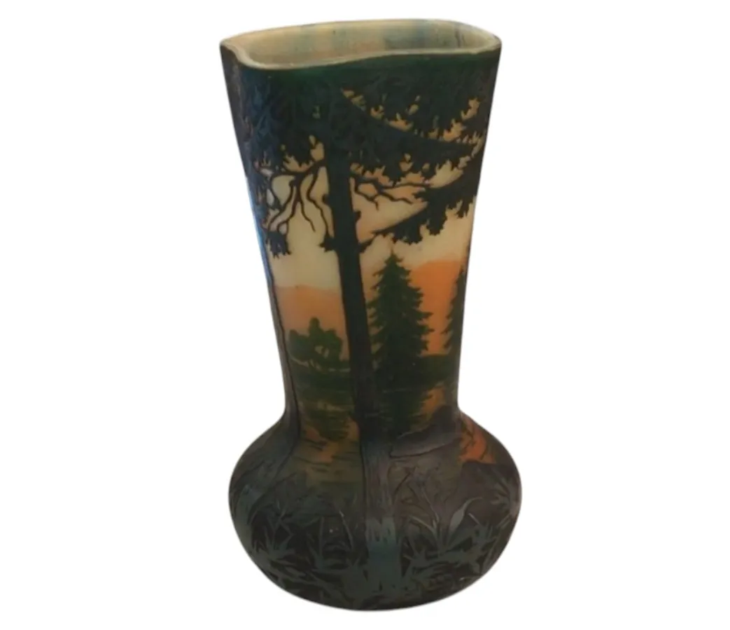 Vaso antigo assinado daum nancy com cenários naturais