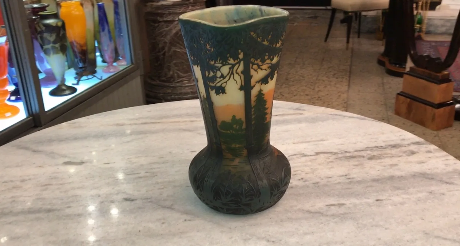 古董签名花瓶达姆南希，展示自然风光