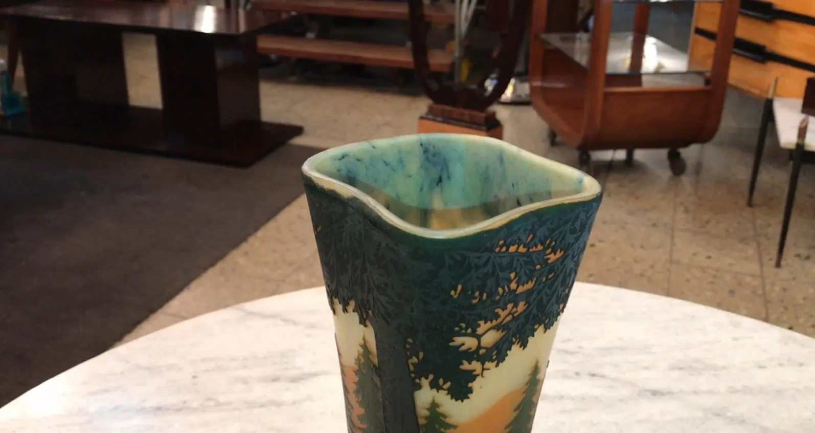 Vaso antico firmato daum nancy con paesaggi naturali