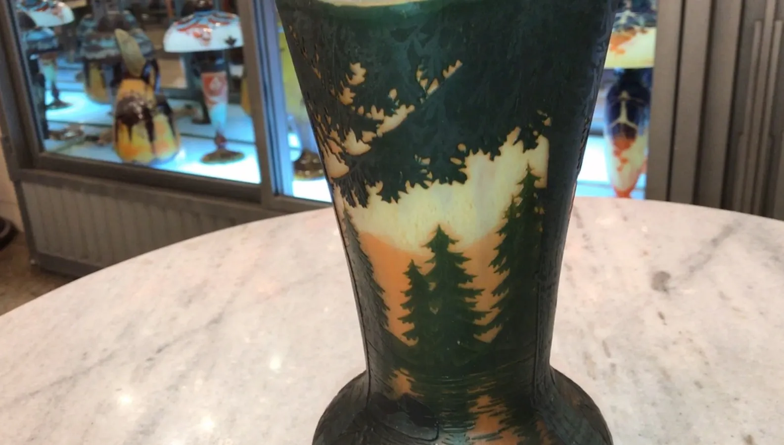 Vaso antico firmato daum nancy con paesaggi naturali