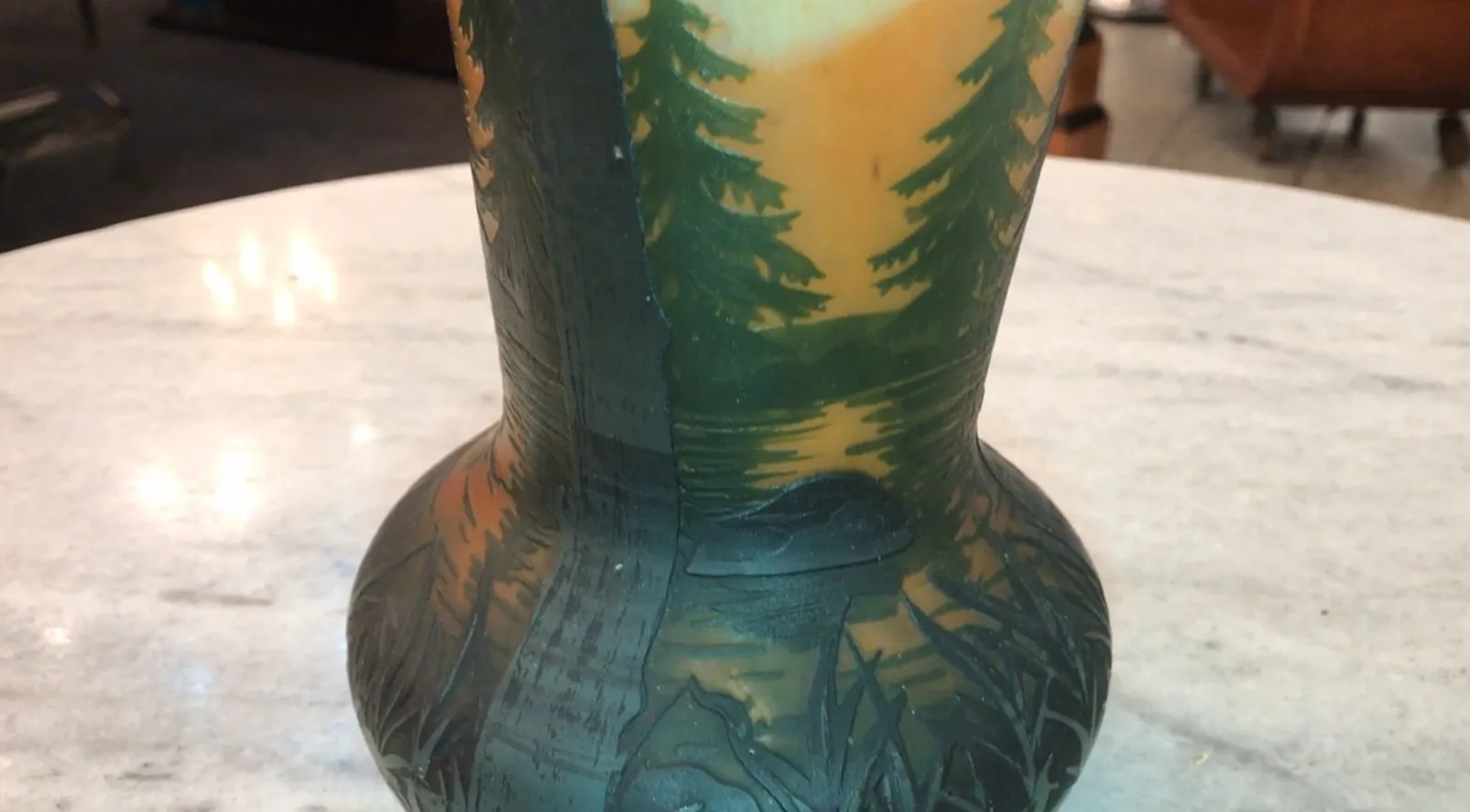 Vaso antigo assinado daum nancy com cenários naturais