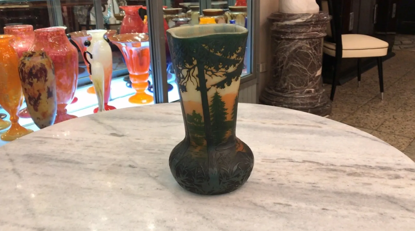 Vaso antigo assinado daum nancy com cenários naturais