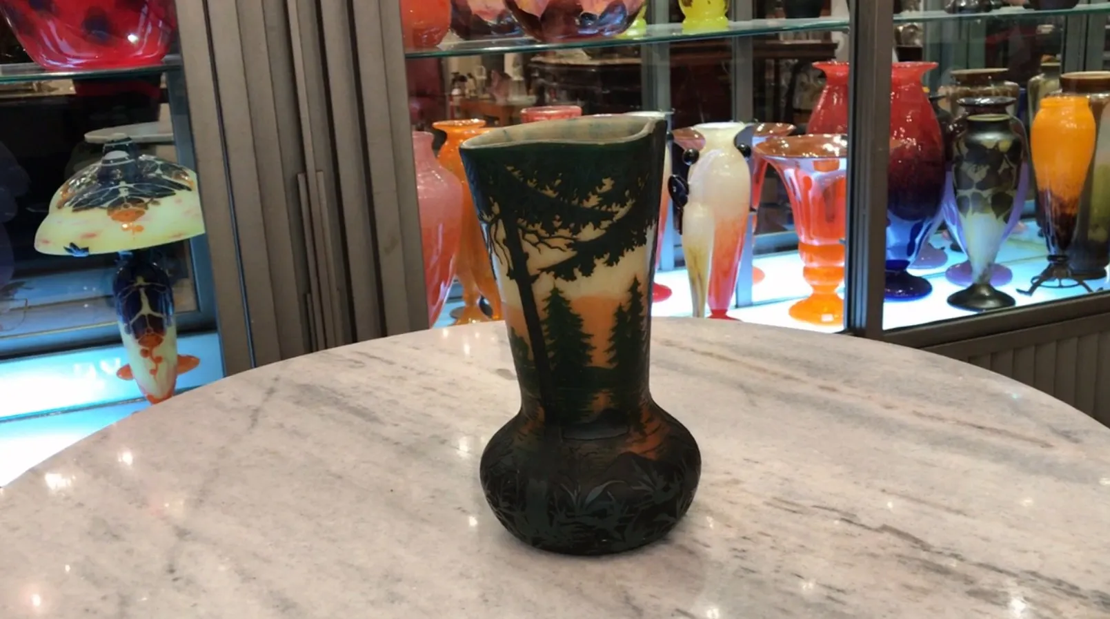 Vaso antigo assinado daum nancy com cenários naturais