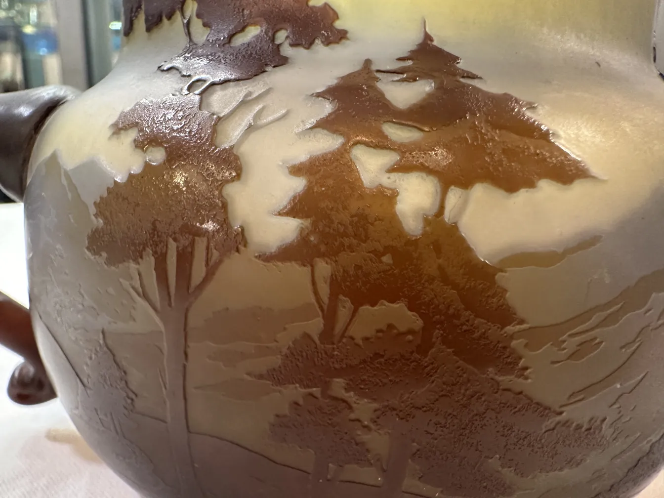 Vetro antico firmato Gallé, decorato con paesaggi naturali