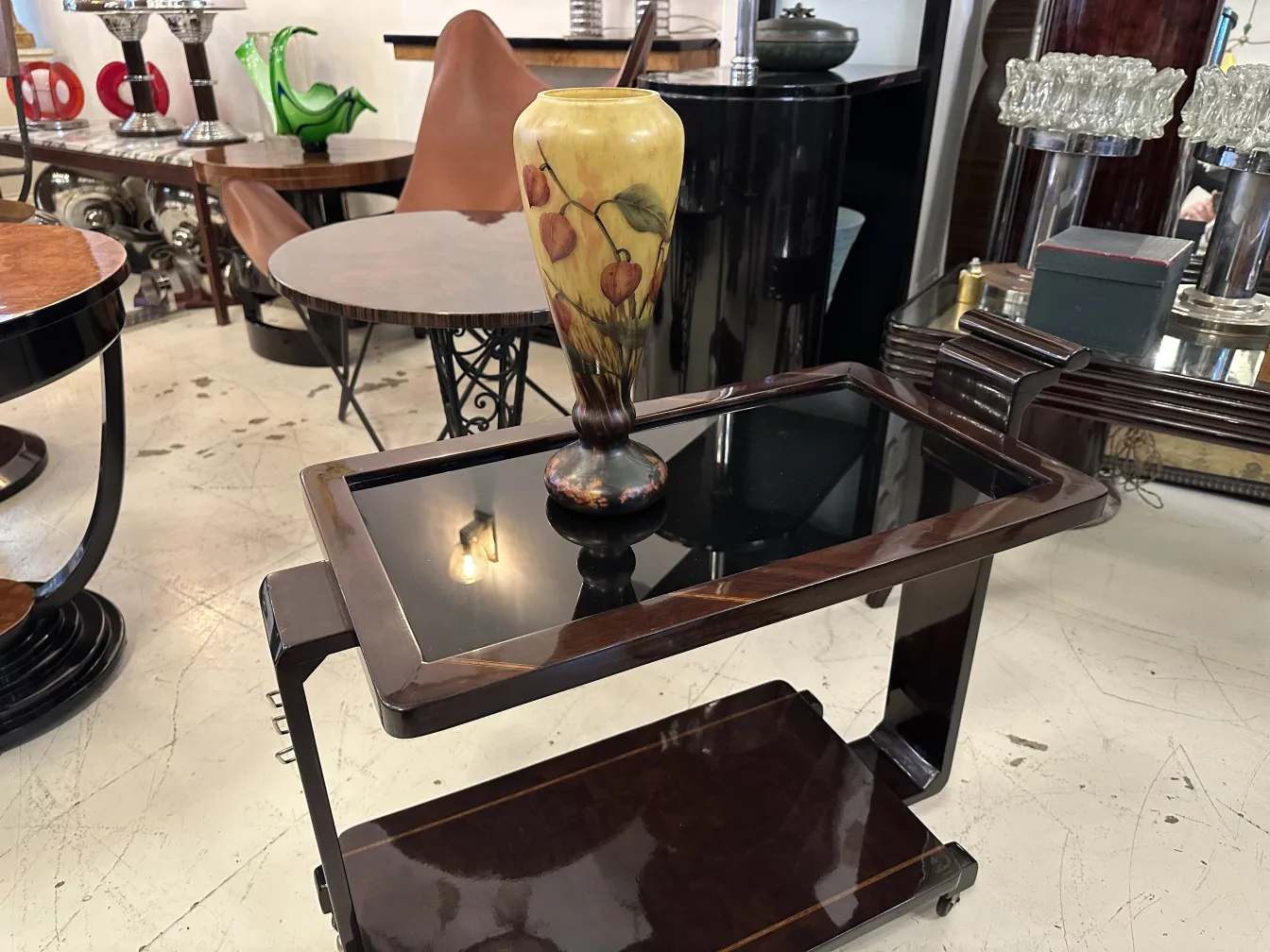 古董签名玻璃洛朗，带有梨的设计。