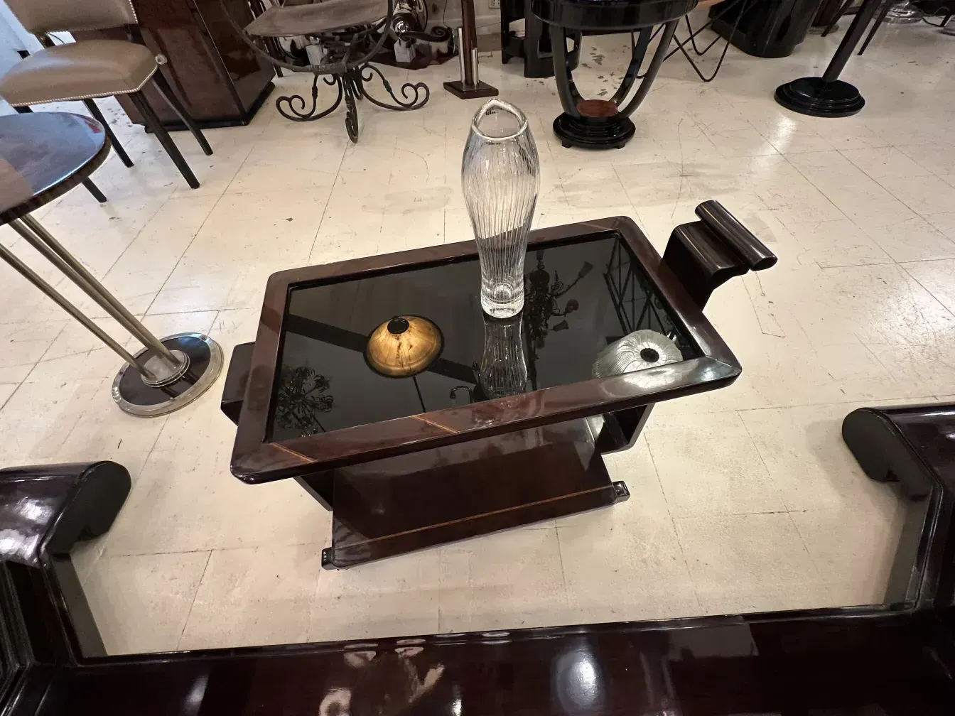 タピオ・ウィルッカラによるスタイリッシュな形の古典的なサイン入りガラス