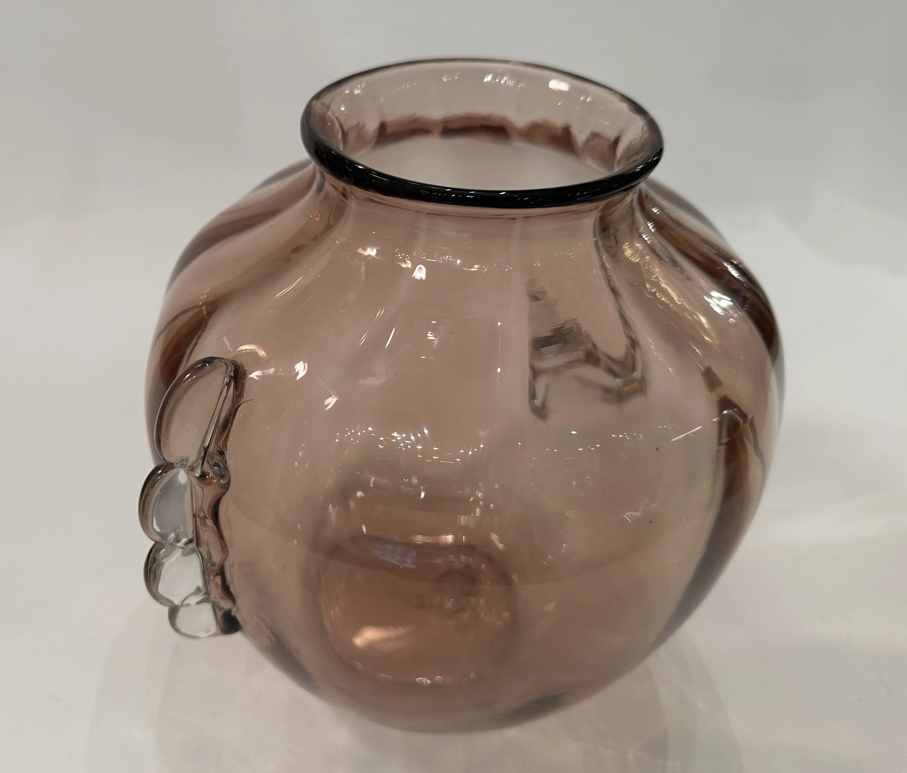 Vase Murano antique rose avec des détails décoratifs