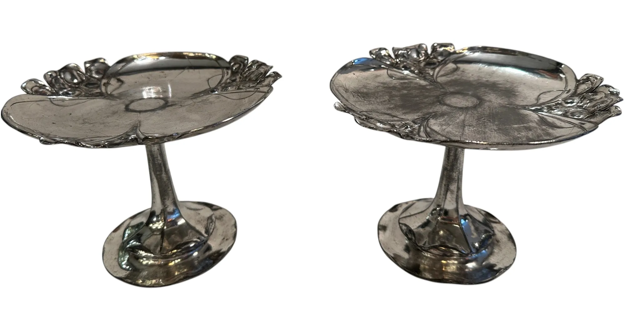 plateaux de carte ancien wmf avec un design floral brillant