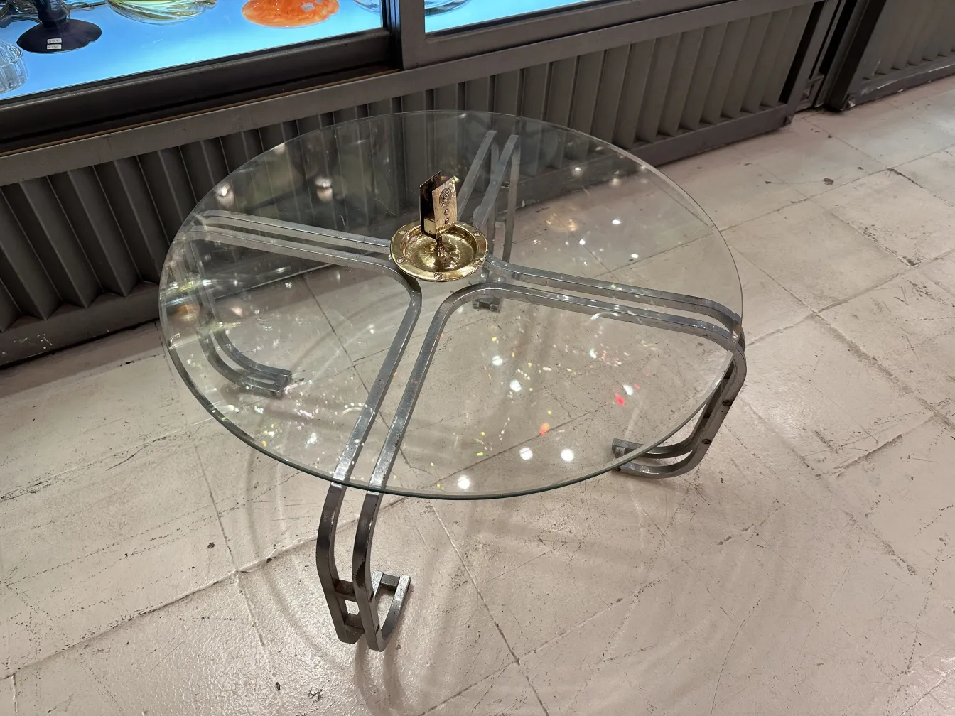 Posacenere antico WMF con design decorativo e forma circolare.