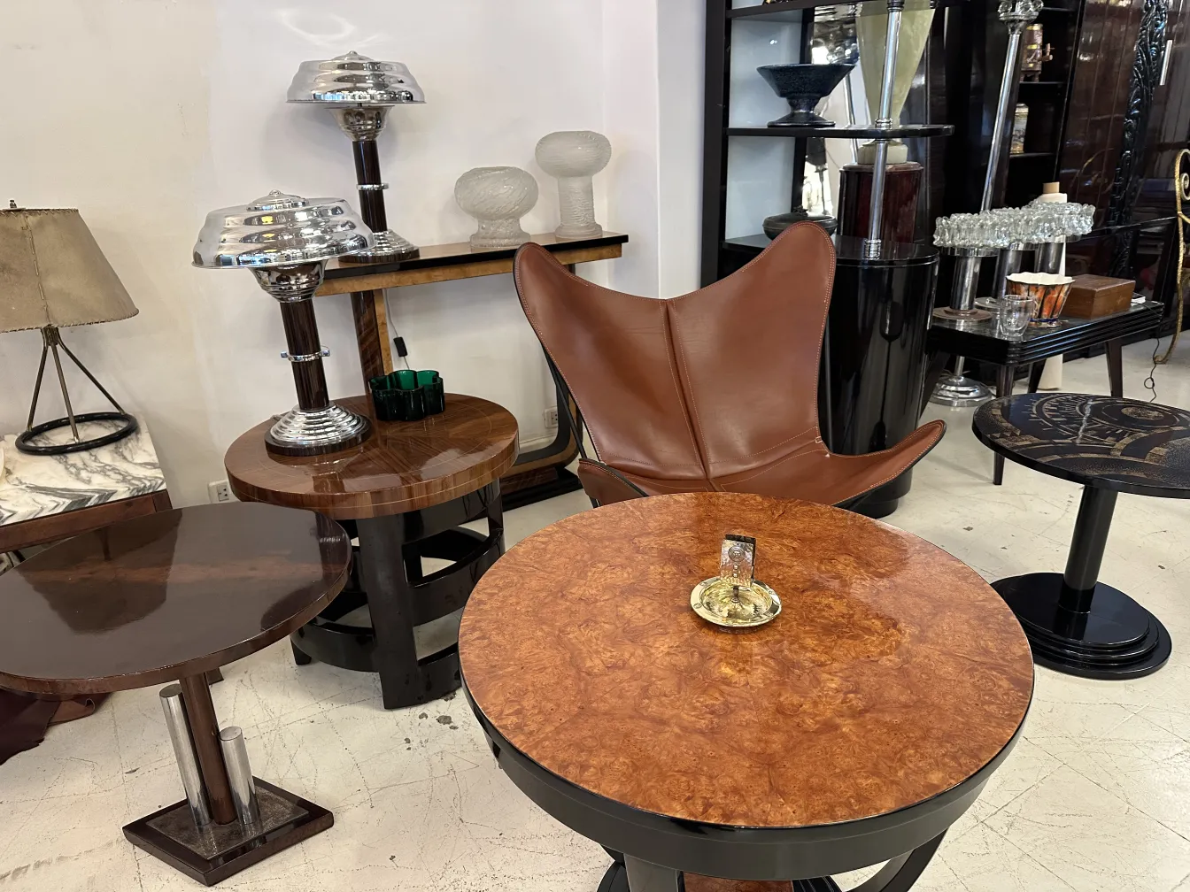 Posacenere antico WMF con design decorativo e forma circolare.