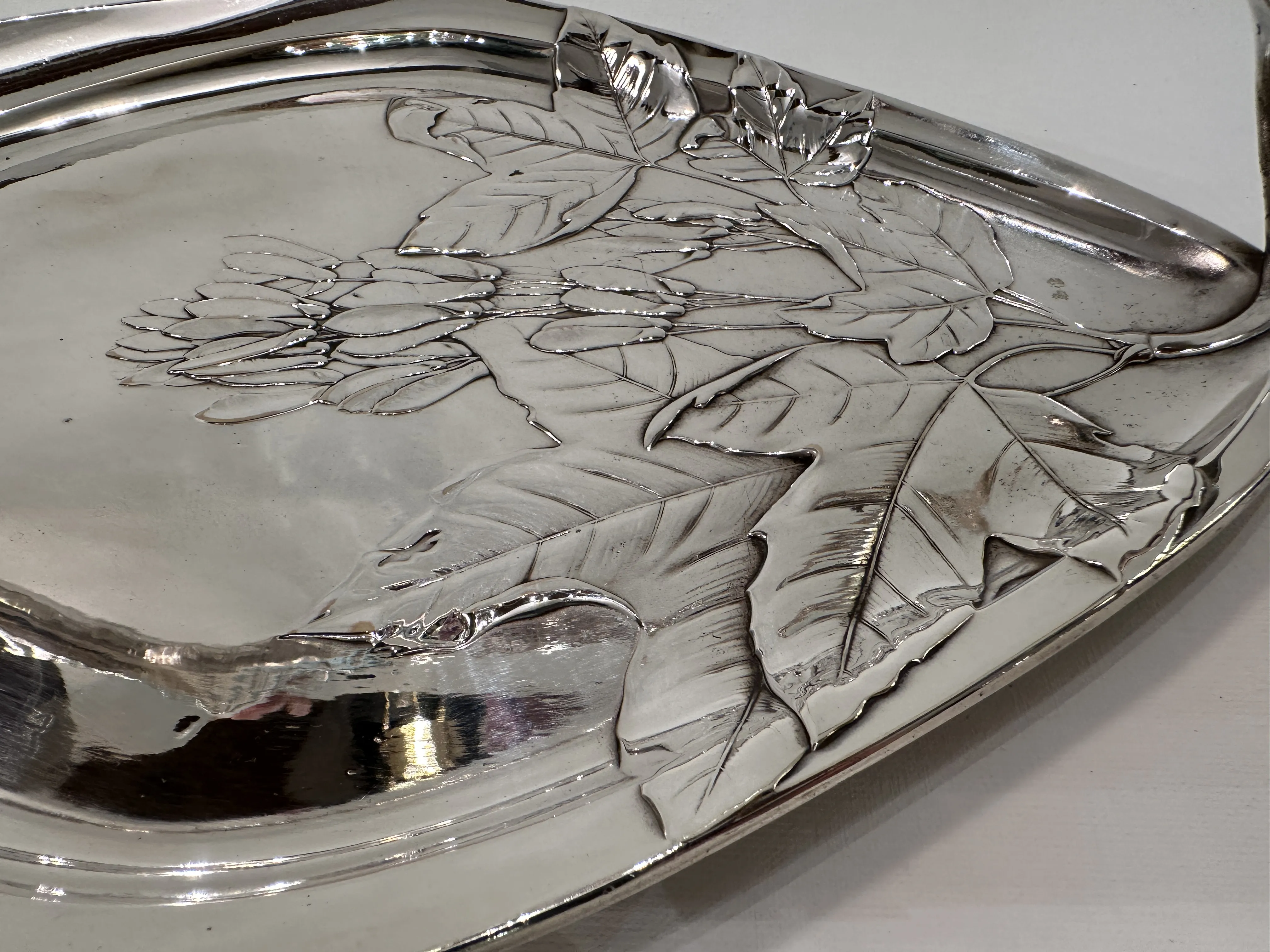 bandeja de cartas antigua WMF con diseño floral detallado