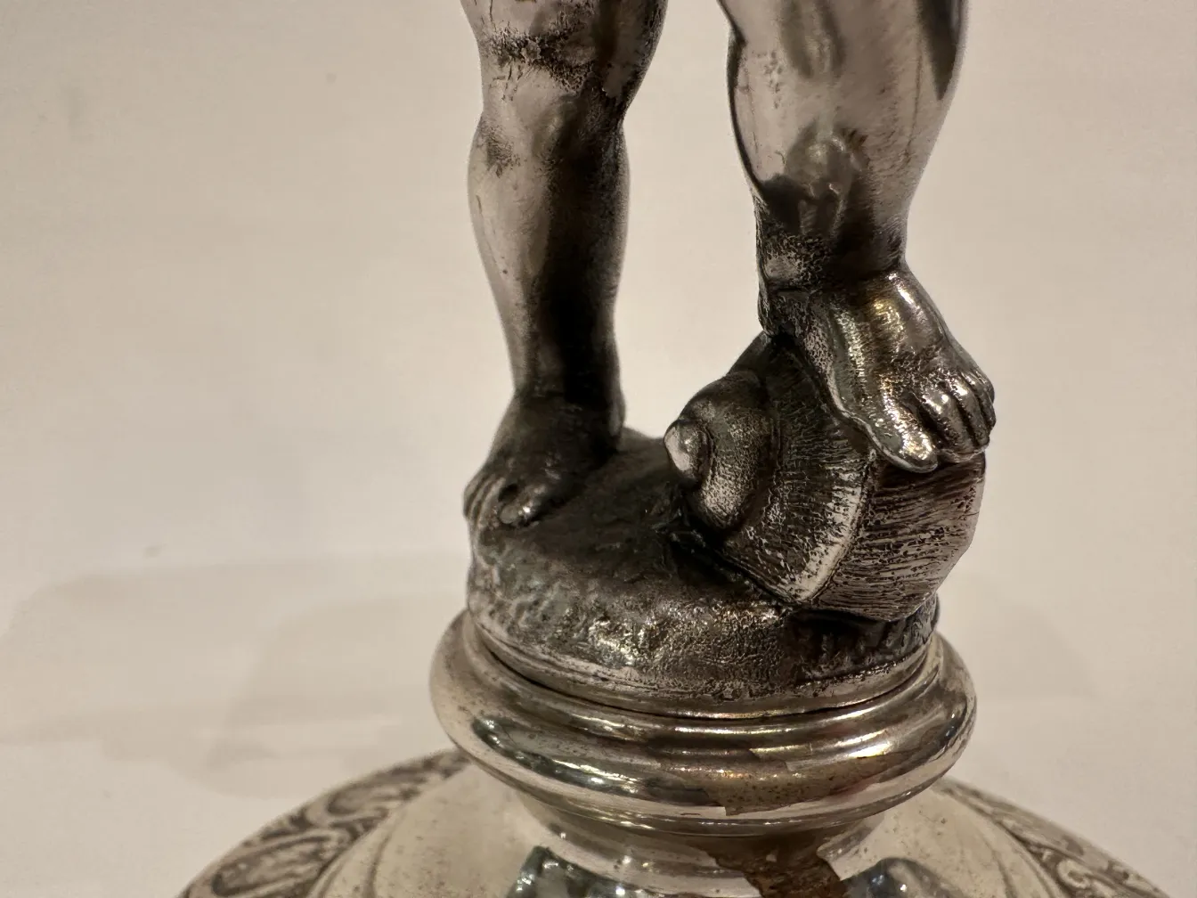 Plateau de carte ancien WMF avec base décorative en forme de figure