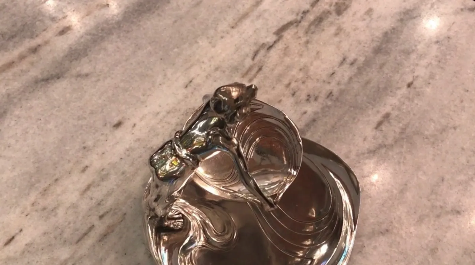 plateaux de carte ancien WMF dans un cadre classique, montrant le design élégant