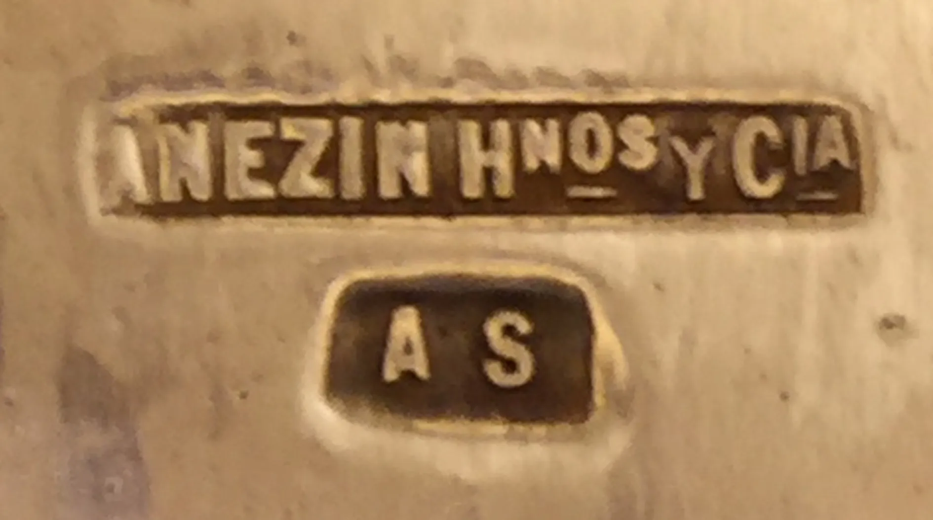 带有字母的古董镜子，装饰性和优雅