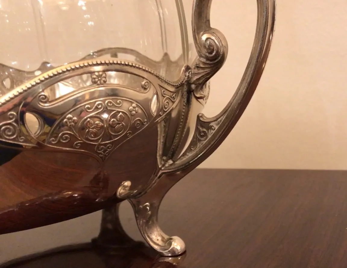 bol à punch ancien wmF avec design élégant et anses ornementales, parfait pour des occasions spéciales.