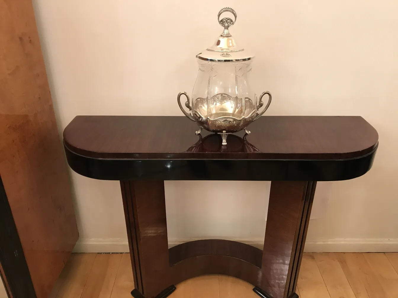 poncheira antiga wmF com design elegante e alças ornamentais, perfeita para ocasiões especiais.