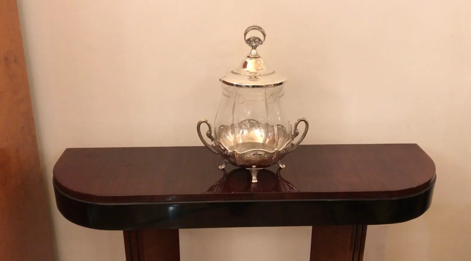 antica ciotola da punch wmF con design elegante e manici ornamentali, ideale per occasioni speciali.