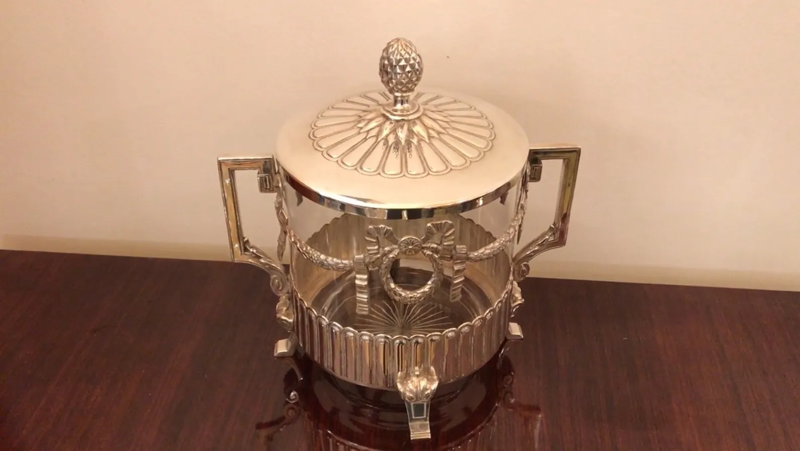 antike WMF Bowle mit dekorativ geformtem Deckel