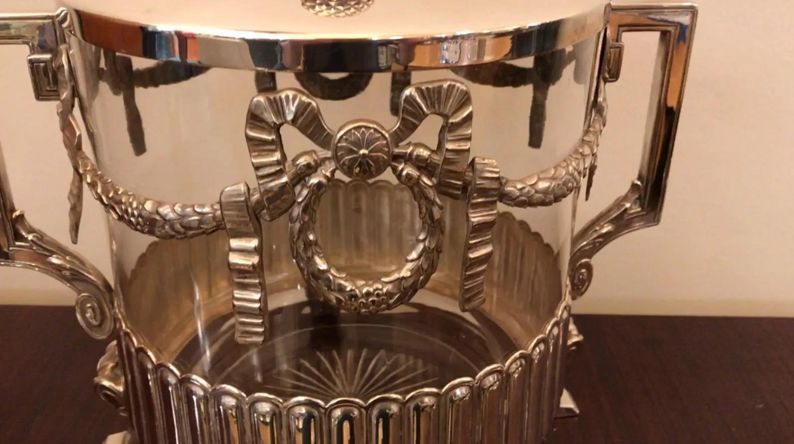 antike WMF Bowle mit dekorativ geformtem Deckel