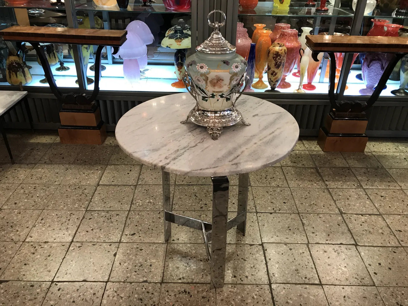 ponchera antigua WMF con flores y figura