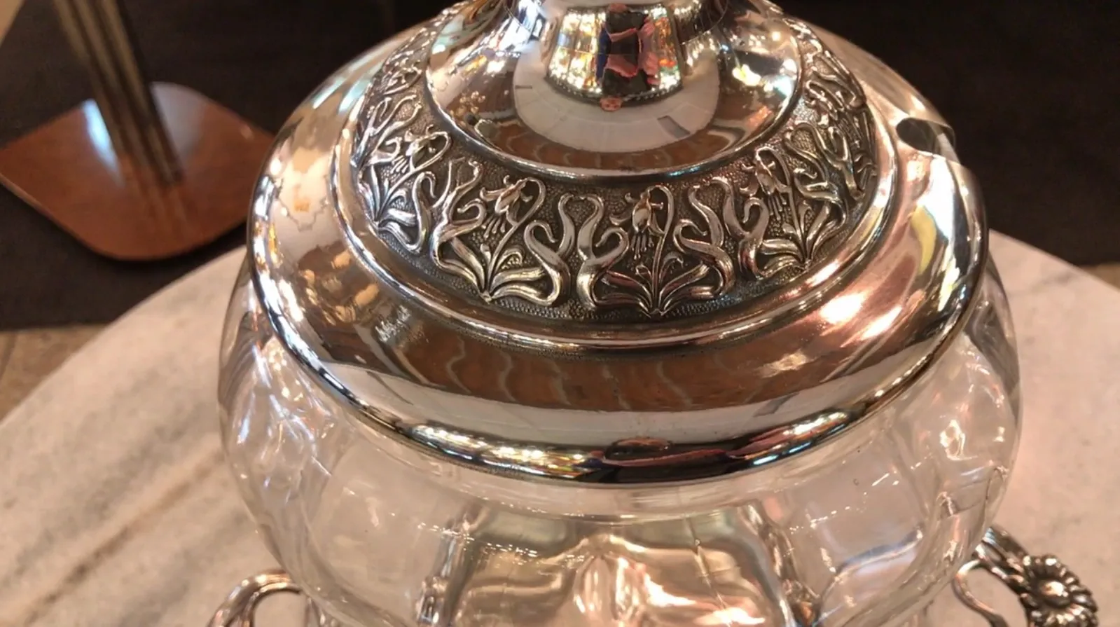 Bol à punch ancien wmf avec couvercle et design orné en métal