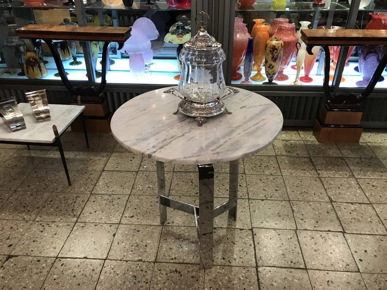 Poncheira antiga wmf com tampa e design ornamentado em metal