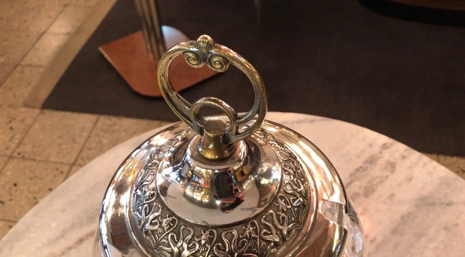Antike WMF Bowle mit Deckel und verziertem Metalldesign