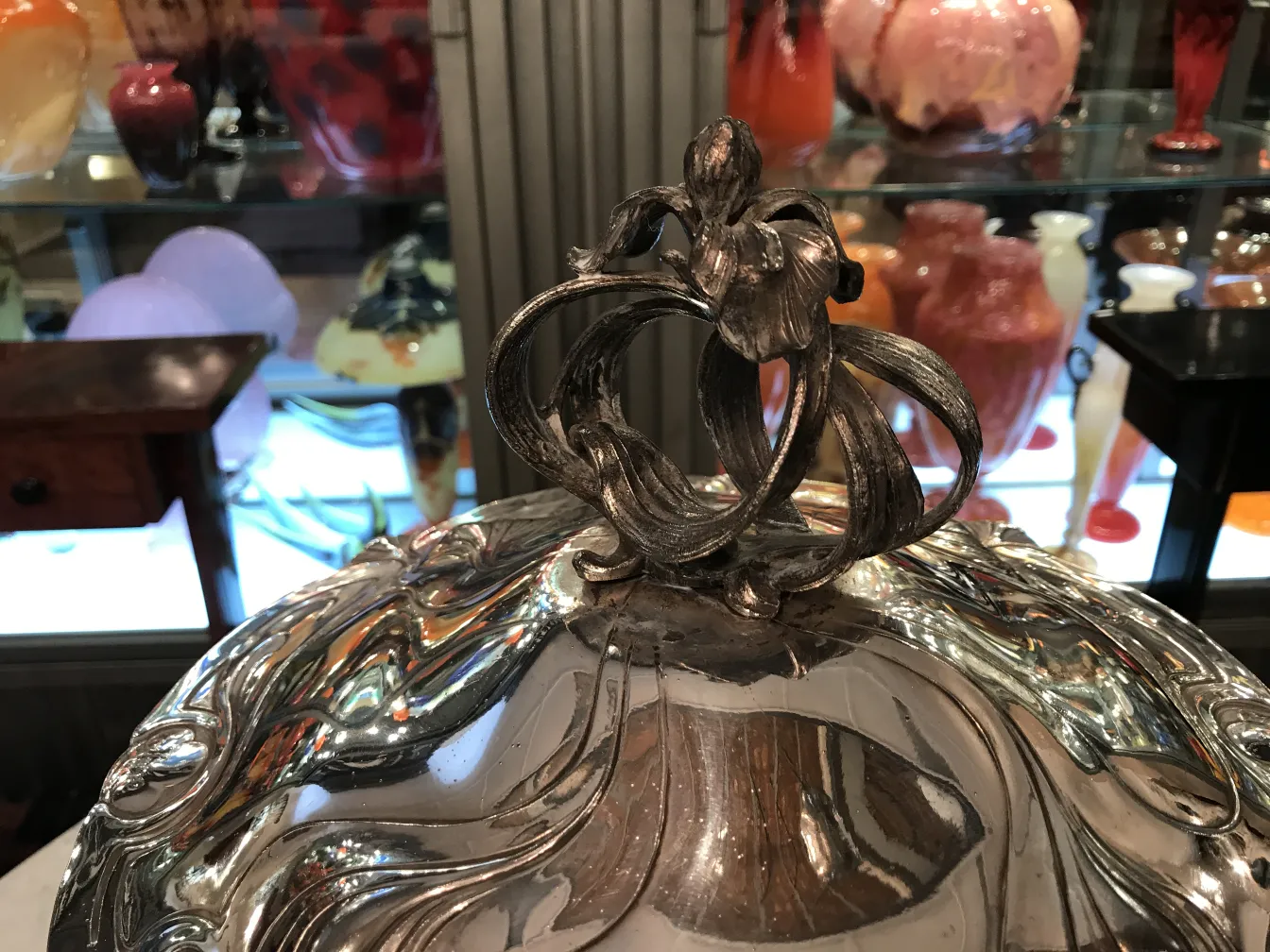 antike wmF bowle mit glänzendem metallischem deckel