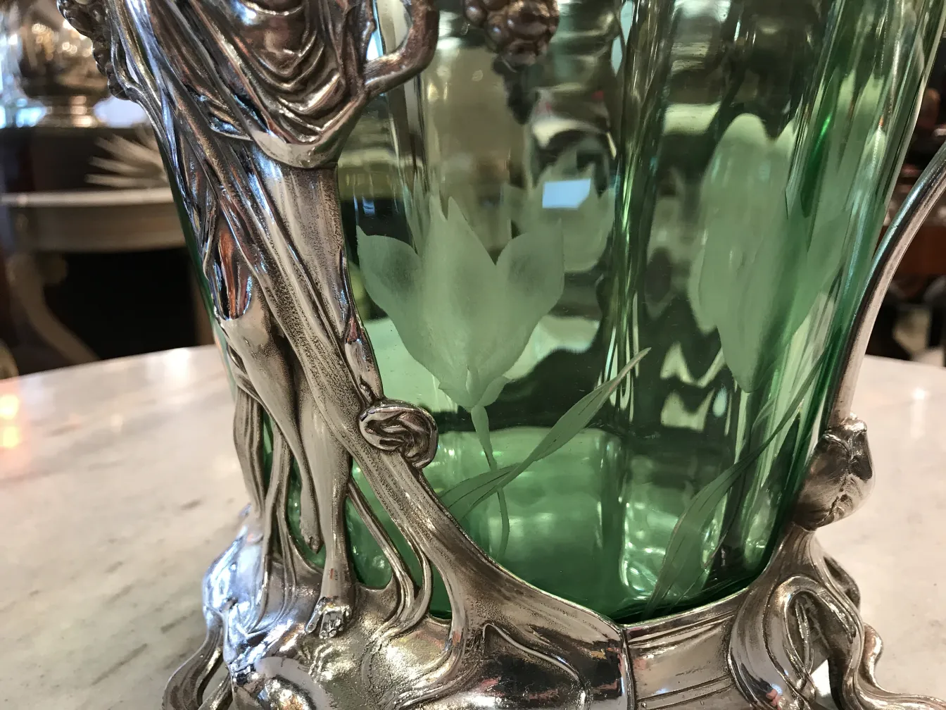 Antica ciotola da punch WMF con dettagli verdi e coperchio decorativo, ideale per mostre.