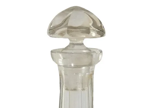 古老的瓶子，透明的表面和球形瓶塞