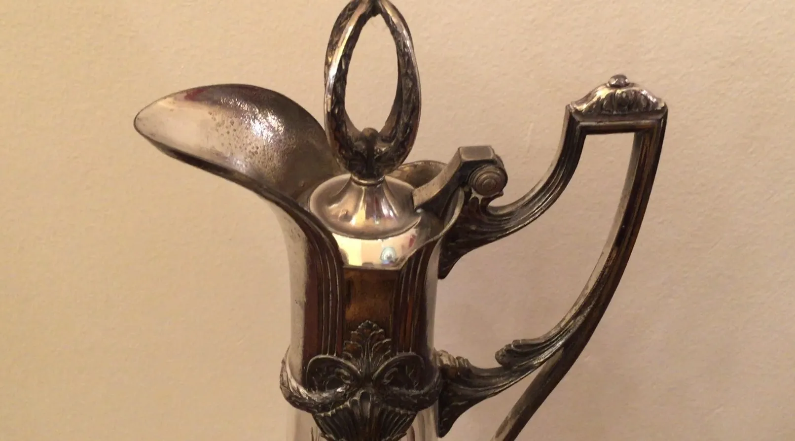 2 jarras WMF antigas com detalhes elegantes