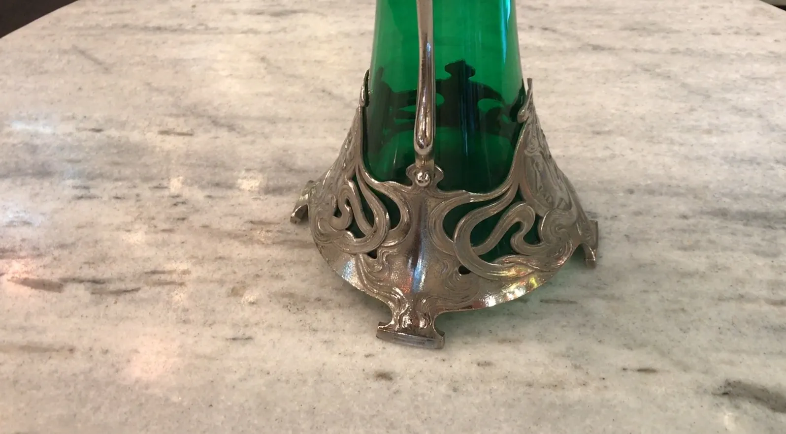 2 antike wmf Krüge mit verzierter Detail und grünem Glas