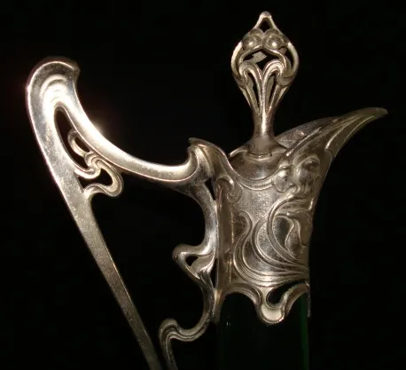 2 jarras wmf antiguas con detalle ornamental y cristal verde