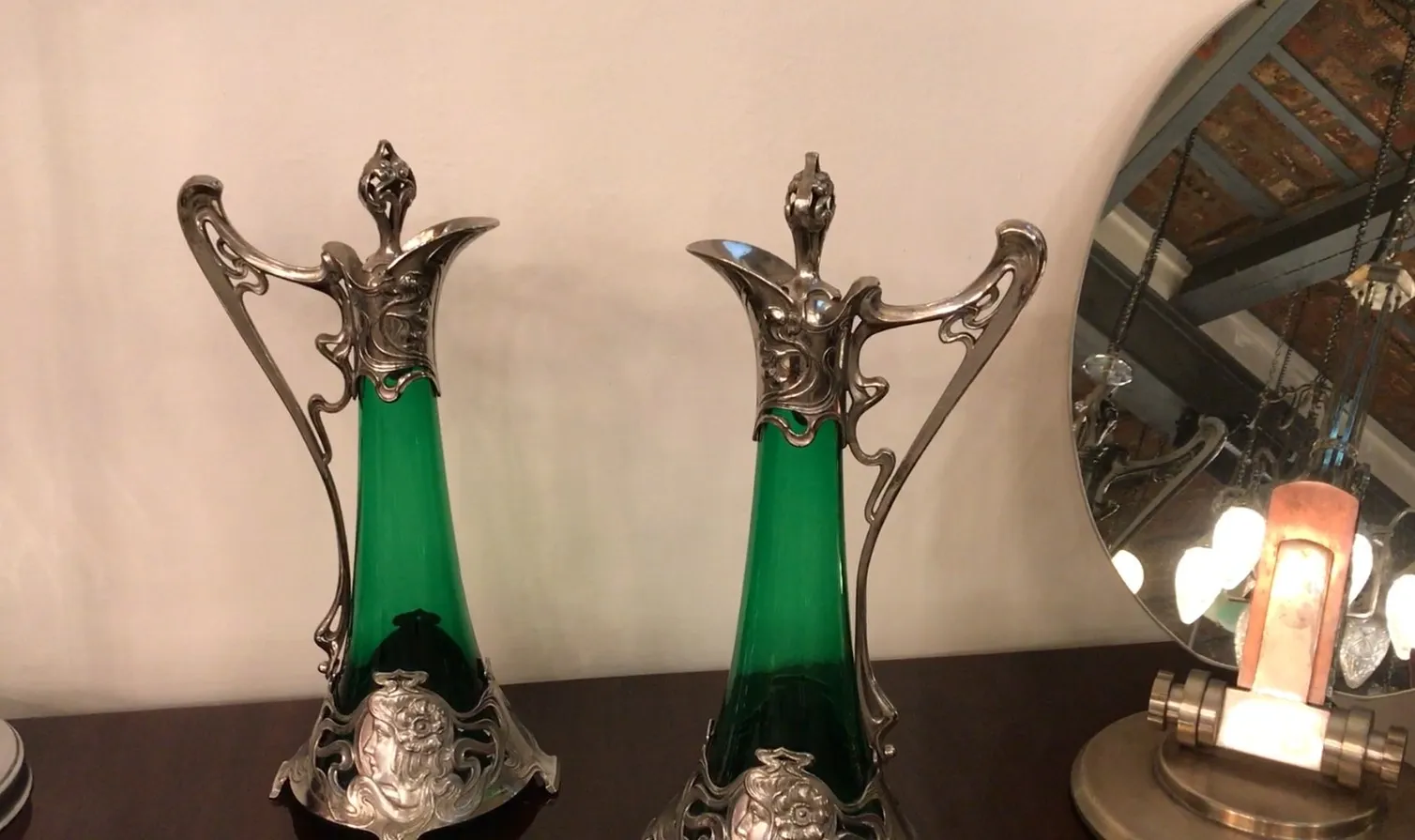 2 brocche antiche wmf con dettagli ornamentali e vetro verde