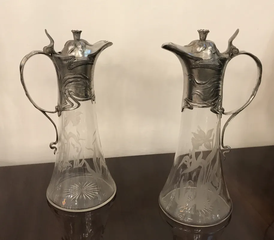 deux pichets anciens au design élégant WMF