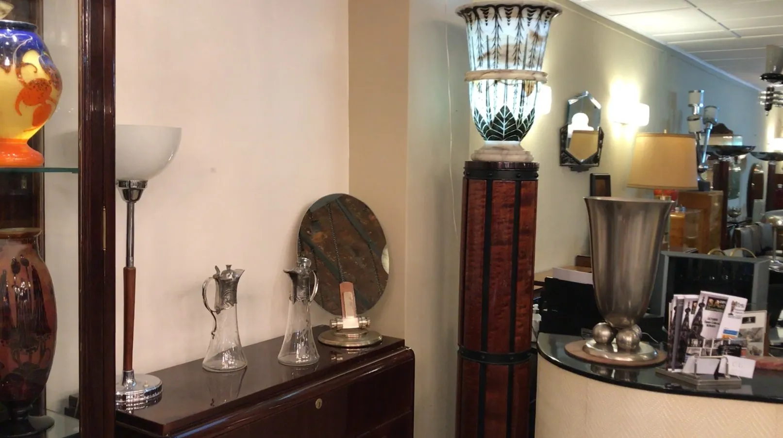 due brocche antiche con design elegante WMF