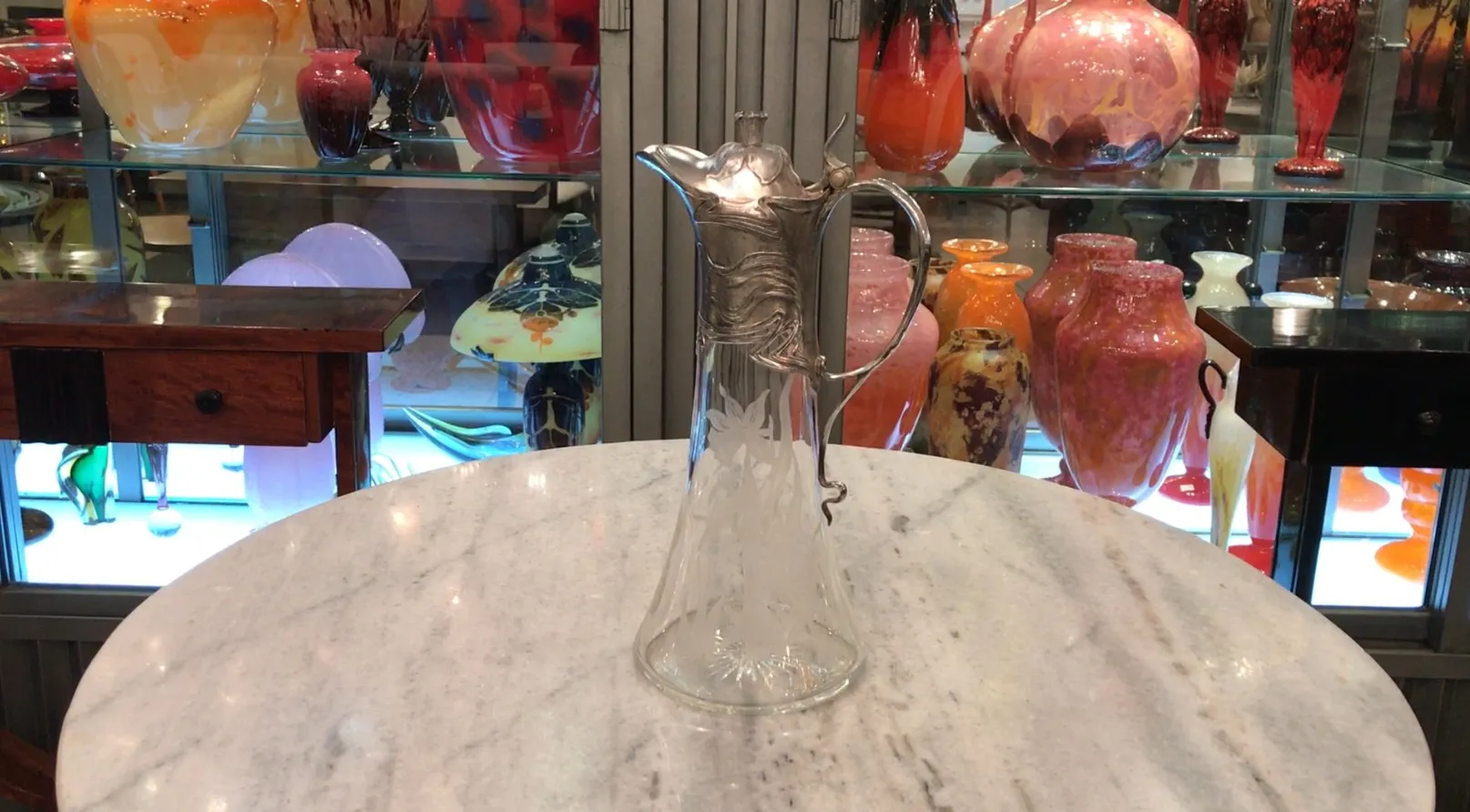 due brocche antiche con design elegante WMF