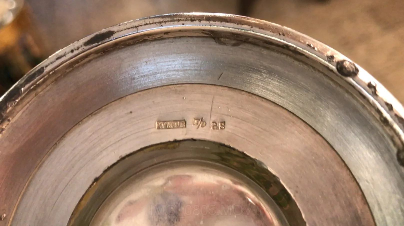Elegante antike WMF Krüge mit Blumen dekoriert