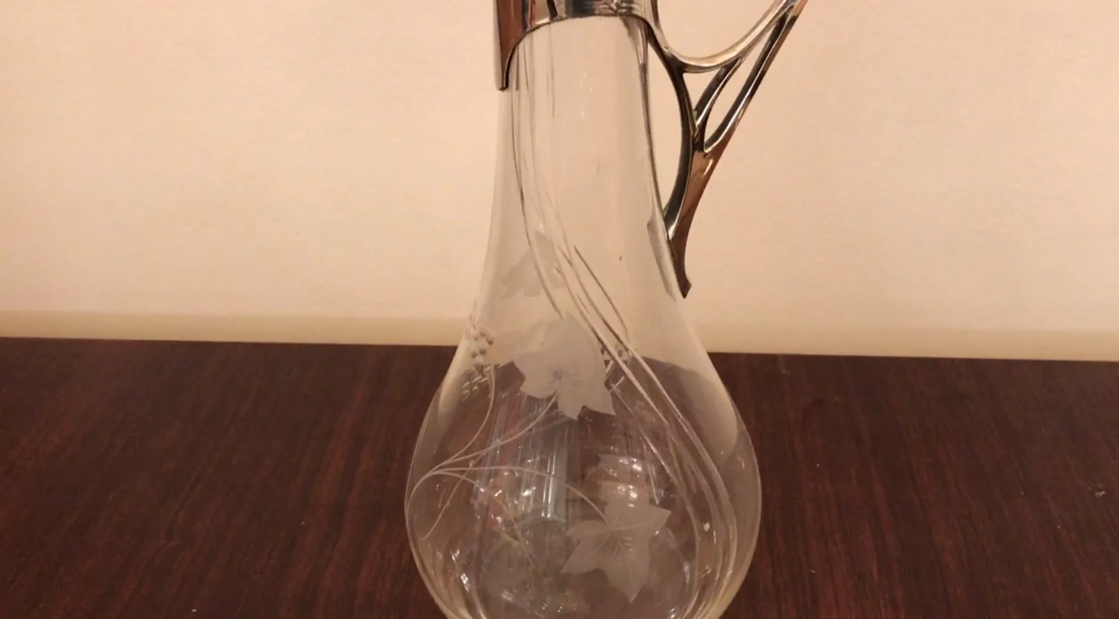 各种形状和大小的古老水瓶 WMF