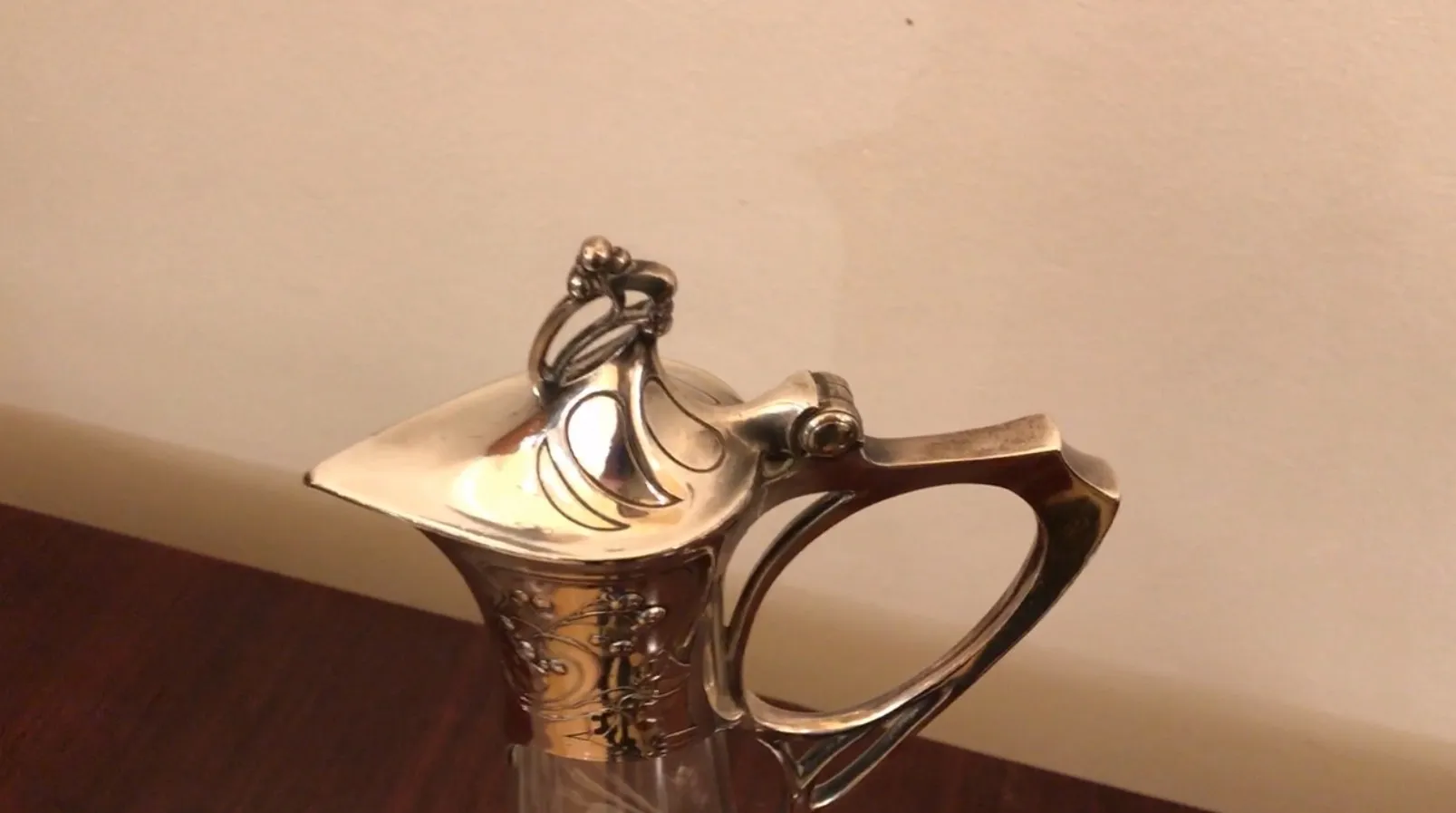様々な形とサイズの古い إبريق ماء WMF