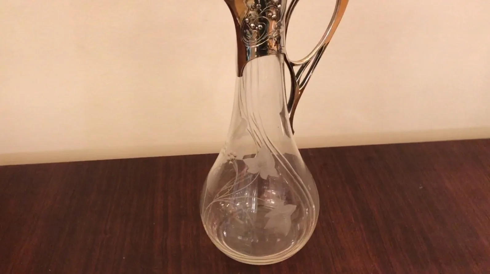 各种形状和大小的古老水瓶 WMF