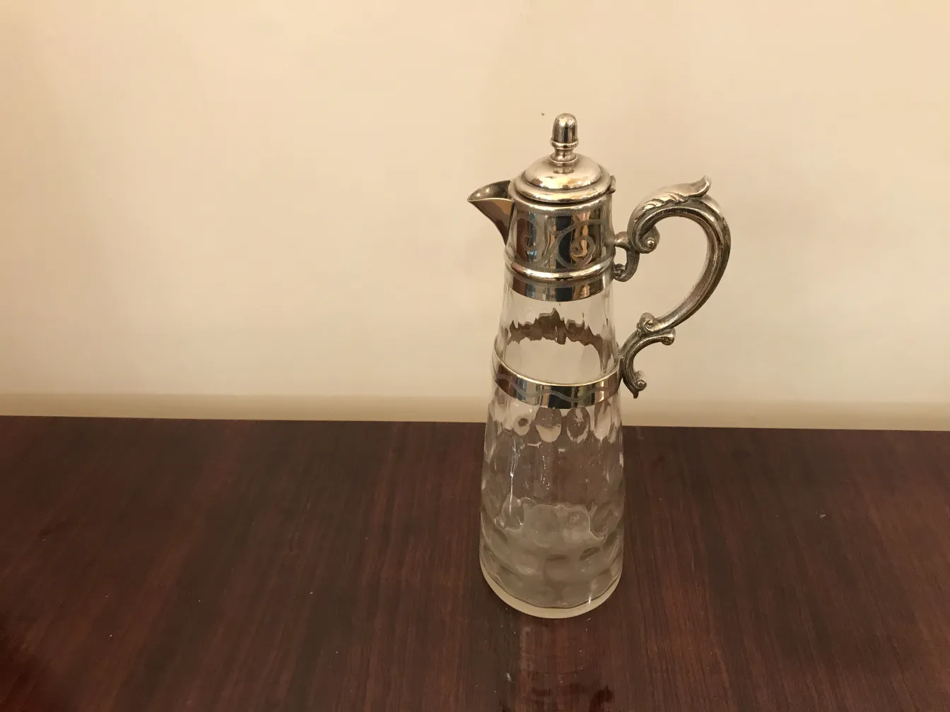 Jarra antigua de vidrio WMF con diseño elegante